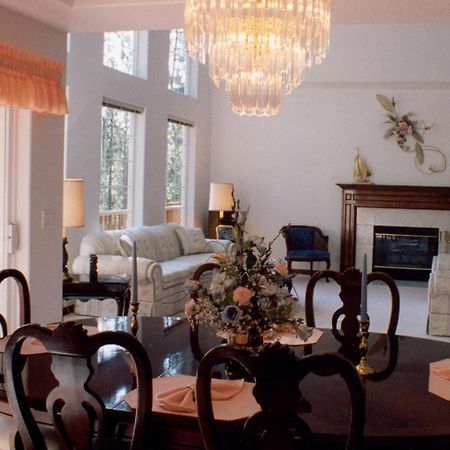 River Cove Elegant Waterfront Bed & Breakfast Post Falls Exterior photo