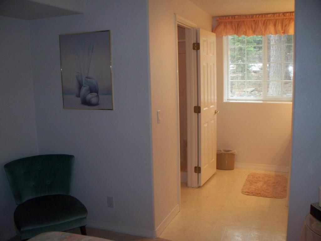 River Cove Elegant Waterfront Bed & Breakfast Post Falls Room photo
