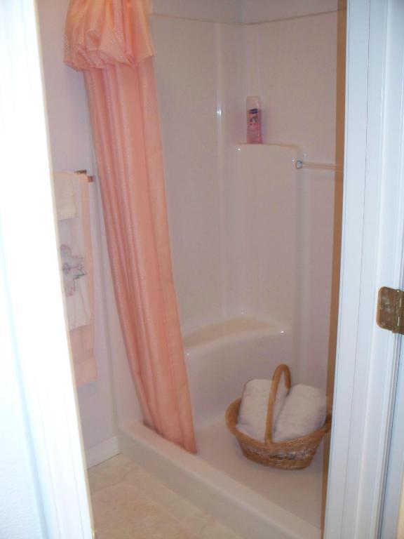 River Cove Elegant Waterfront Bed & Breakfast Post Falls Room photo